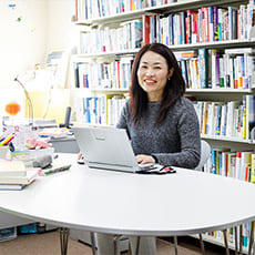 菅野教授の研究室風景