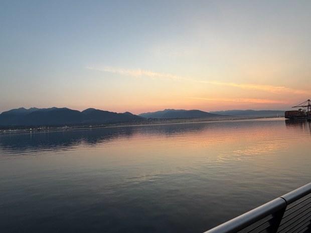 海沿いの日の出