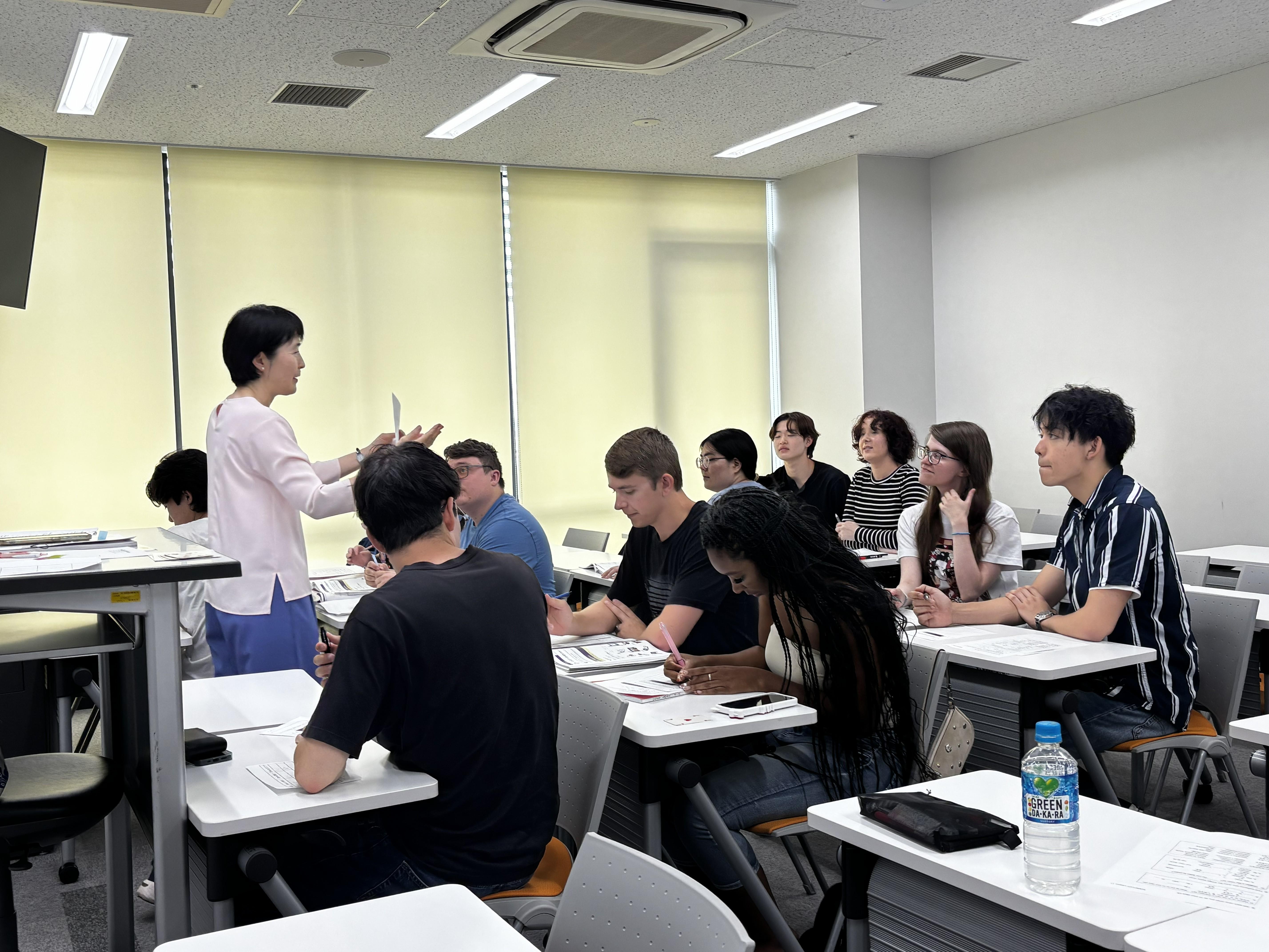 日本語授業(入門クラス).jpg