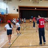 総合教育研究部の鈴木淳平教授が世田谷区立喜多見小学校で「オリンピック・パラリンピック教育」として体育の授業を実施